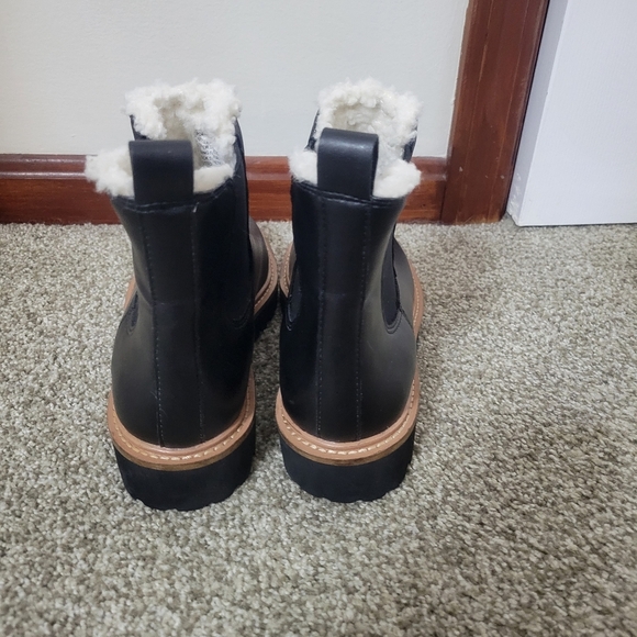 J.Crew Sherpa-lined Black Chelsea boots. NEW worn once - Picture 5 of 14